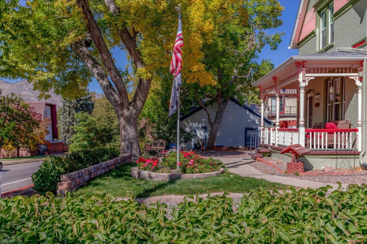 The Silk Pincushion (Adults Only) Bed & Breakfast Golden Dış mekan fotoğraf