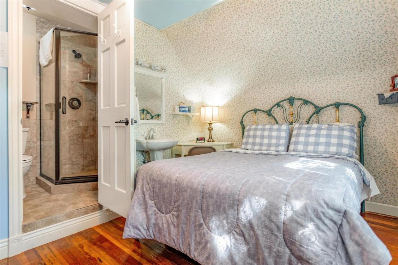 The Silk Pincushion (Adults Only) Bed & Breakfast Golden Dış mekan fotoğraf